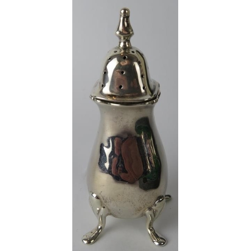 311 - A boxed harlequin cruet set containing four salts, four spoons and a pepperette. One salt and two sp... 