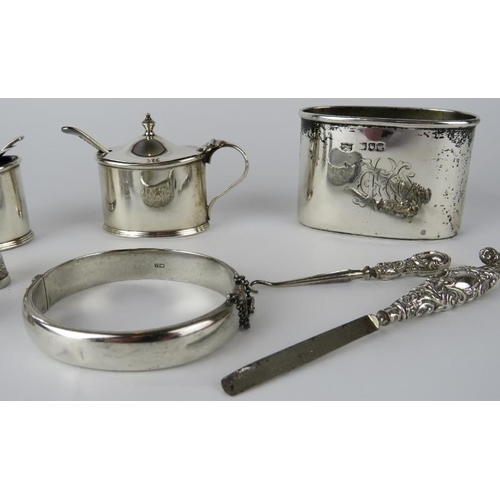 316 - Mixed hallmarked silver to include a pair of mustard pots, bangle, hip flask cup, two thimbles, butt... 