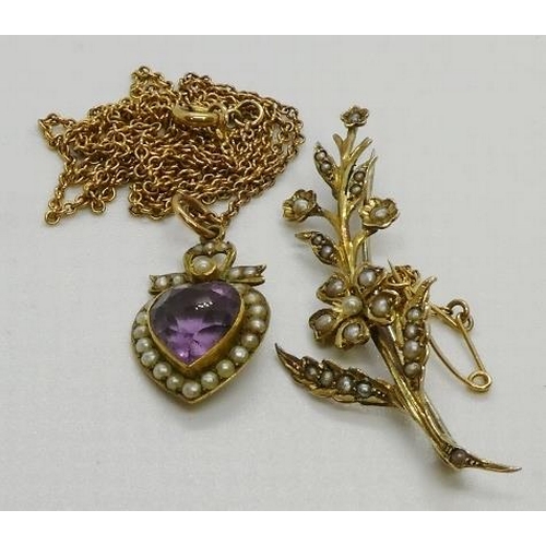 373 - A sweetheart pendant set with an amethyst surrounded by seed pearls in yellow, on a yellow metal tra... 