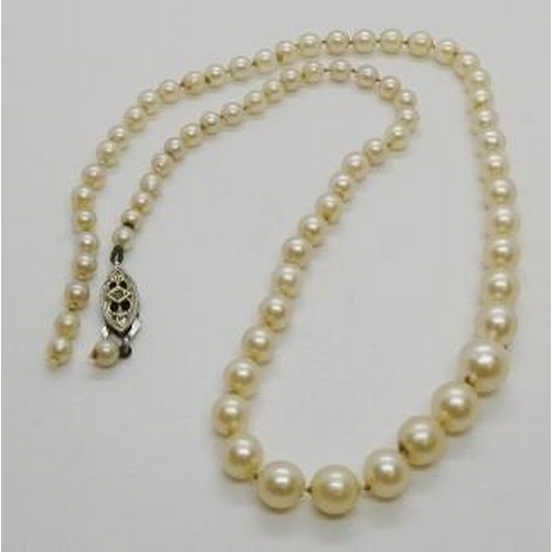 387 - A pearl necklace, the graduated cultured pearls from 3-3.5mm to 8-8.5mm, 48cm long with 9ct gold cla... 