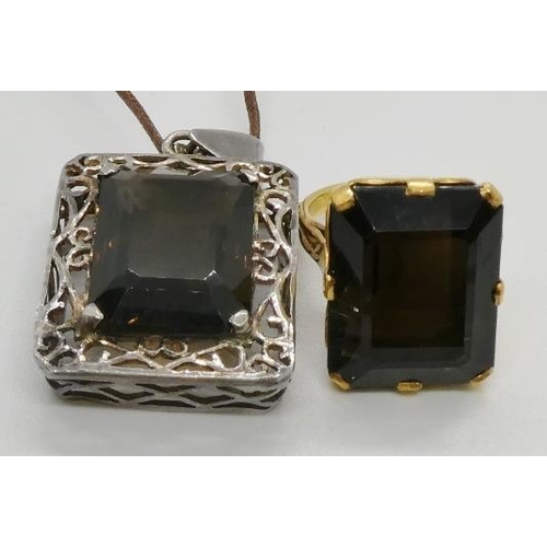 389 - A large smokey quartz dress ring in yellow metal mount and a pendant in wirework frame, total 25.9gm... 