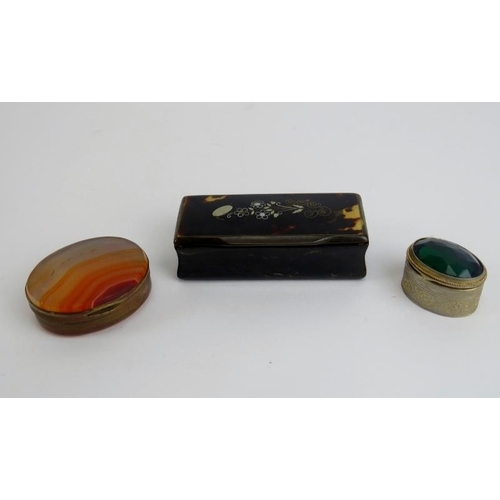 7 - A tortoiseshell inlaid horn snuff box and two vintage pill boxes, 19th century and later. Comprising... 