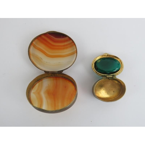 7 - A tortoiseshell inlaid horn snuff box and two vintage pill boxes, 19th century and later. Comprising... 