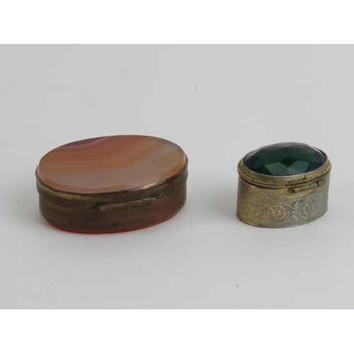 7 - A tortoiseshell inlaid horn snuff box and two vintage pill boxes, 19th century and later. Comprising... 