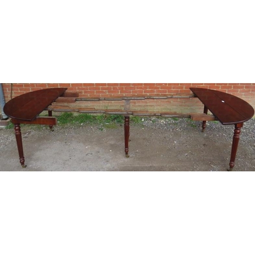 712 - A good Regency Period Cuban mahogany extending dining table in the manner of Gillows, with concertin... 