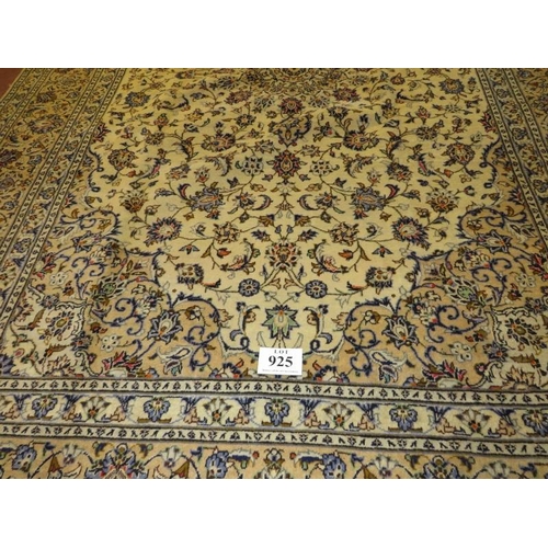 925 - A fine central Persian Kashan carpet, 100% wool, flowers on a cream ground. 350cm x 230cm (approx).
... 