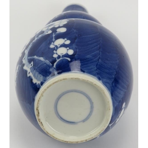 1 - A Chinese blue and white porcelain double gourd vase, 19th century. With blossoming prunus decoratio... 