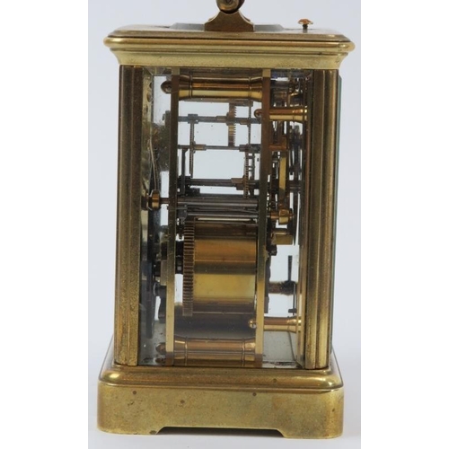 123 - An English brass repeater carriage clock, 20th century. Box and key included. 13.8 cm height.
Condit... 