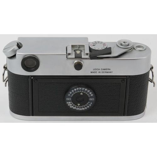 131 - A Leica M6 silver chrome finish rangefinder camera body. Box, carry strap and instructions included.... 