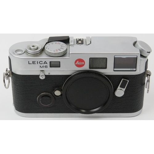 132 - A Leica M6 TTL 0.85 silver chrome finish rangefinder camera body. Box, carry strap and instructions ... 