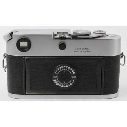 132 - A Leica M6 TTL 0.85 silver chrome finish rangefinder camera body. Box, carry strap and instructions ... 