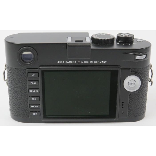 134 - A Leica M TYP 240 black finish digital rangefinder camera body. Box with accessories, carry strap an... 