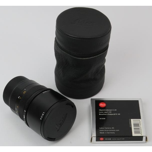 136 - A Leica APO-Summicron-M 1:2 90mm ASPH camera lens. Leica case and additional lens cap (E39) included... 