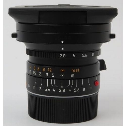 141 - A Leica Elmarit-M 1:2,8 / 24mm ASPH E55 black camera lens. With lens hood (12592) for M 24mm f/2.8 +... 