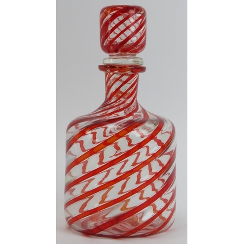 159 - A clear and red spiralled glass decanter by Fratelli Toso for Murano, 20th century. 17.3 cm height.
... 