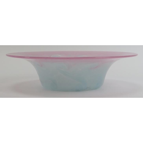 163 - A Scottish Monart pink and blue glass bowl, early/mid 20th century. Label applied beneath. 21.5 cm d... 