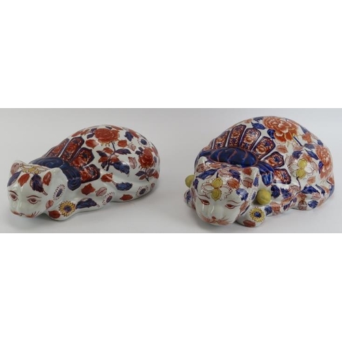 170 - A large pair of Chinese Imari ornamental cat figurines, late 20th century. (2 items) 32 cm length, 2... 