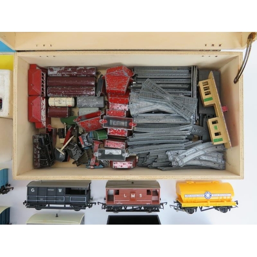 205 - Toys and Models: A group of vintage 00 Gauge Hornby, Lima and 000 N Gauge Lone Star Locos locomotive... 