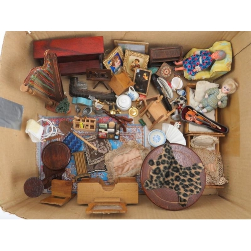 207 - Toys and Models: A vintage Georgian style doll house. Box of furnishings included (See additional im... 