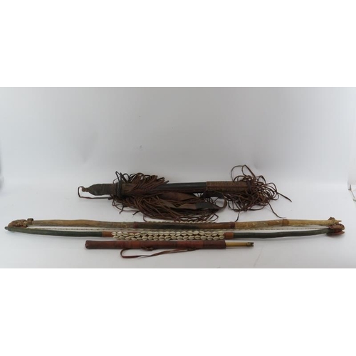 264D - Tribal Art: Two African bows and two sheaths with arrows. 116.5 cm longest length.

Condition report... 