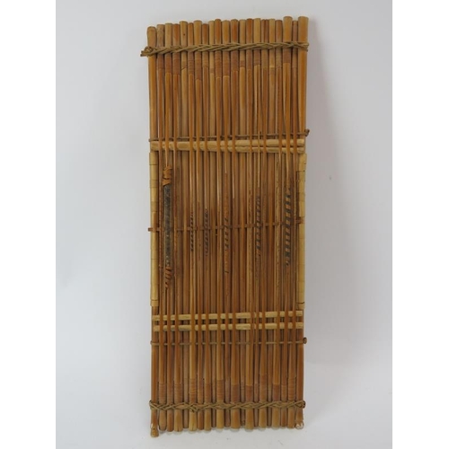 264G - A West African stringed musical instrument. 44.5 cm height. 

Condition report: Light age related we... 