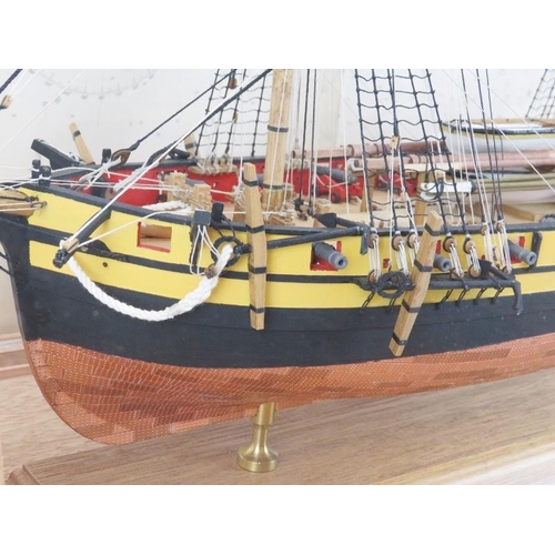 28 - Maritime: A model of the 18-gun French Naval ship HMS Jalouse, 20th century. Finely hand crafted and... 