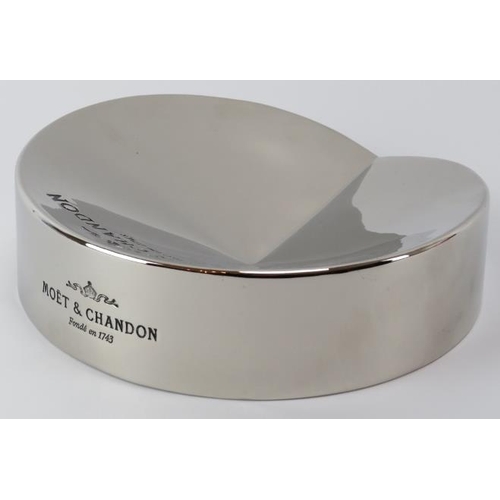 298 - A Moet & Chandon chrome plated metal cigar ashtray. 19.5 cm diameter. Condition report: 
Good condit... 