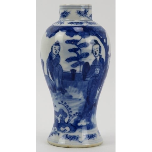 3 - Two Chinese blue and white porcelain ginger jars and a meiping vase, late 19th/early 20th century. (... 