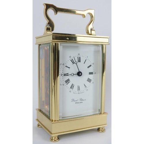 30 - An English David Peterson brass eleven jewels carriage clock. Key included. 13 cm height.
Condition ... 