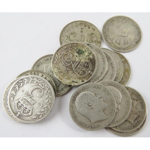 302 - A large quantity of silver threepence pieces from Queen Victoria to King George VI. Gross weight 614... 