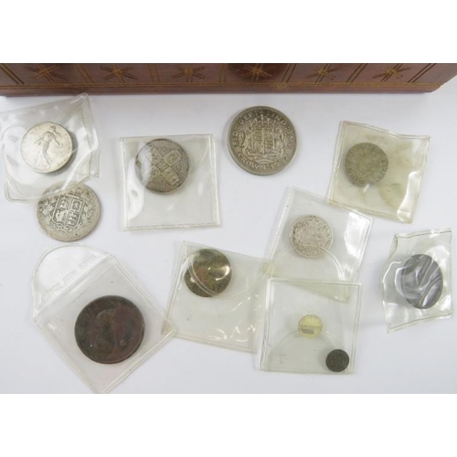 304 - A carved wood box of mixed 19th and 20th century British, European and world coins including a Queen... 