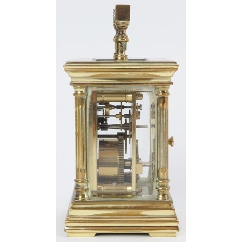 31 - A French Angelus eleven jewels brass carriage clock. Key included. 9 cm height.
Condition report: So... 