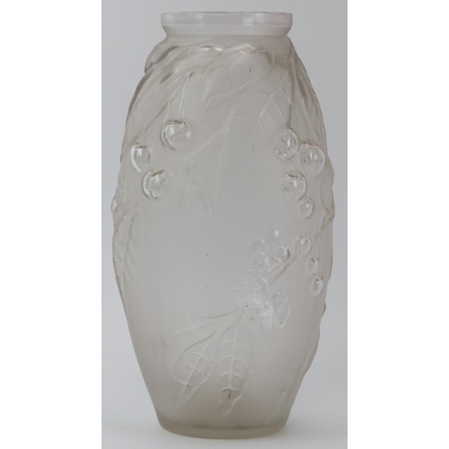 55 - A French Verlys of Paris frosted glass vase, early/mid 20th century. Decorated with cherries, blosso... 