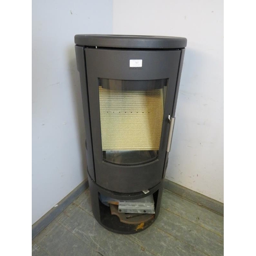 707 - A contemporary cast-iron multifuel stove by Morso (model 7443) having a curved glass door with stain... 