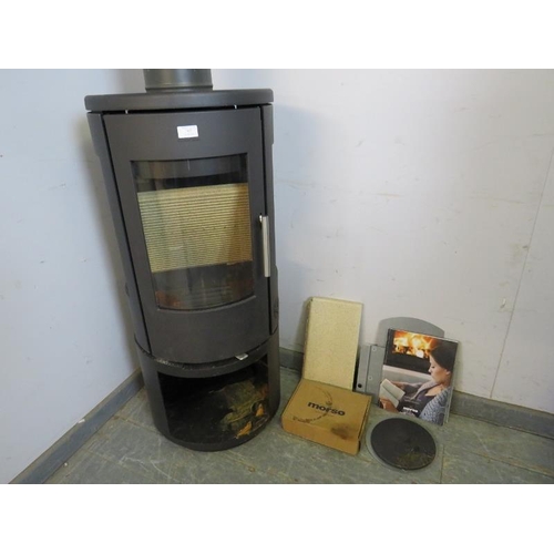 707 - A contemporary cast-iron multifuel stove by Morso (model 7443) having a curved glass door with stain... 