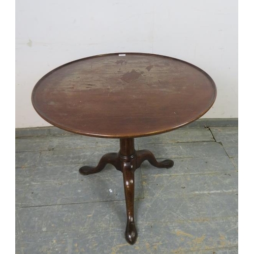 733 - A George III mahogany ‘birdcage’ tilt-top table, the dished top above a plain tapering column with s... 