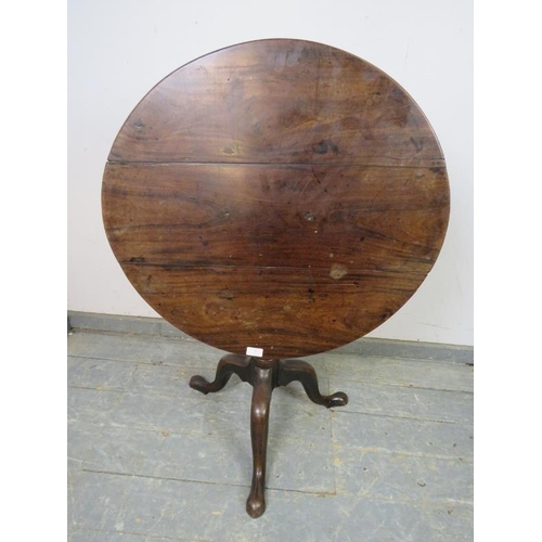 797 - A George III Cuban mahogany tilt-top ‘birdcage’ table, on a turned and spiral carved column with spl... 