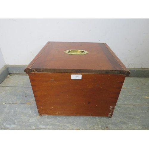 865 - A 19th century mahogany campaign ‘thunderbox’ having brass carry handles and original ceramic liner ... 