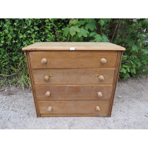 876 - An antique light oak shaker style chest housing four long drawers with turned wooden knob handles.
H... 