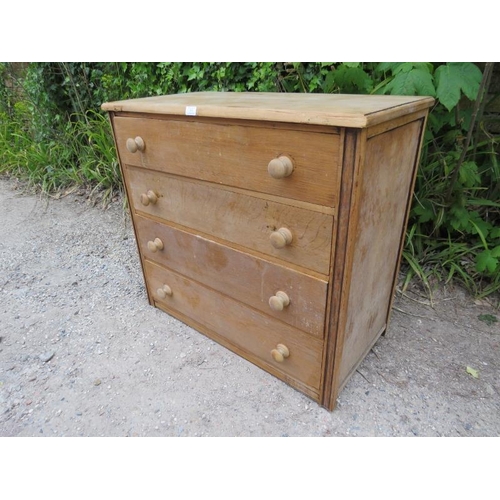 876 - An antique light oak shaker style chest housing four long drawers with turned wooden knob handles.
H... 