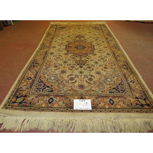 918 - A Persian design rug, central motif, surrounded by repeat fawn, cream & brown. 176cm x 94cm (approx)... 