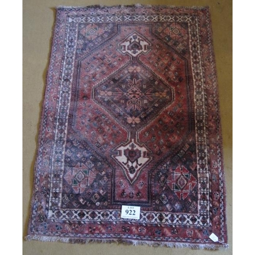 922 - A 20th Century Qashqai rug.  Central pointed medallion on a red/pink ground bordered in cream.  158 ... 