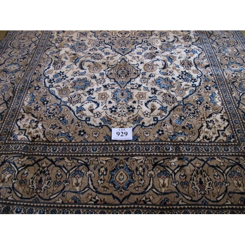 929 - A fine Persian Kashan carpet, central medallion on cream ground with deep borders 293 x 192cms

Cond... 