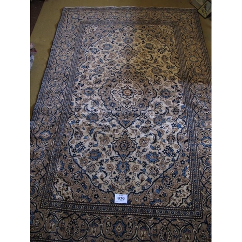 929 - A fine Persian Kashan carpet, central medallion on cream ground with deep borders 293 x 192cms

Cond... 