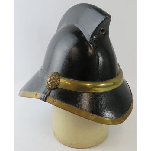 18 - A 1950s British Hendry brass mounted fire helmet with pointed comb.