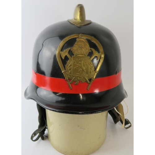 68 - A 1970s Spanish Fire Service black steel fire helmet with brass comb and badge