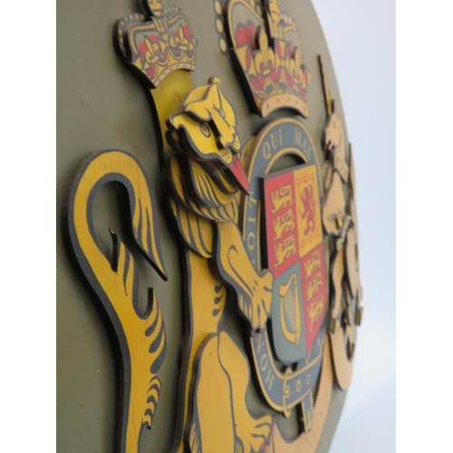 168 - A large vintage hand painted plywood Royal Coat of Arms of the United Kingdom. 57.5 cm height. Condi... 