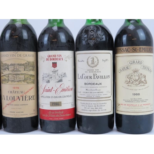 184 - Ten vintage bottles of Bordeaux wine. A claret bottle of Chateau de Pez, Saint-Esteph 1976 and a cla... 