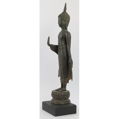 19 - A large Thai bronze standing figure of Buddha, Sukhothai style, Thailand, 19th/20th century. Support... 