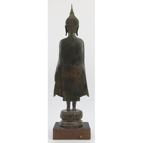 19 - A large Thai bronze standing figure of Buddha, Sukhothai style, Thailand, 19th/20th century. Support... 